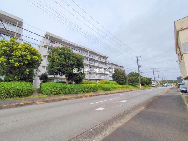 G00384254 神奈川県厚木市宮の里４丁目 中古マンション 998万円 専有面積76.91m² (約23.26坪) 間取り３ＬＤＫ 所在階4階 築年月1983年03月(築42年)【外観9】