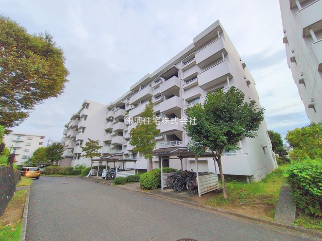 G00384254 神奈川県厚木市宮の里４丁目 中古マンション 998万円 専有面積76.91m² (約23.26坪) 間取り３ＬＤＫ 所在階4階 築年月1983年03月(築42年)【外観10】