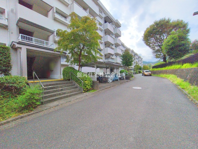 G00384254 神奈川県厚木市宮の里４丁目 中古マンション 998万円 専有面積76.91m² (約23.26坪) 間取り３ＬＤＫ 所在階4階 築年月1983年03月(築42年)【外観12】