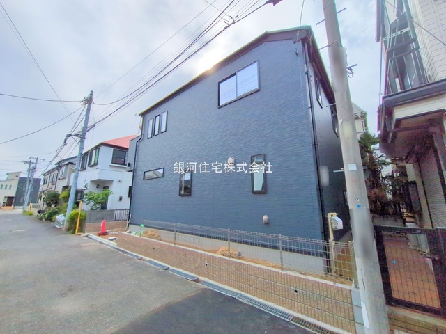 G00384259 千葉県市川市大洲３丁目 新築一戸建て 5099万円 土地面積94.69m² (約28.64坪) 建物面積94.19m² (約28.49坪) 間取り３ＬＤＫ 築年月2025年10月(築１年以内)【外観2】