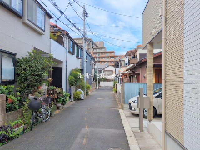 G00384259 千葉県市川市大洲３丁目 新築一戸建て 5099万円 土地面積94.69m² (約28.64坪) 建物面積94.19m² (約28.49坪) 間取り３ＬＤＫ 築年月2025年10月(築１年以内)【外観3】