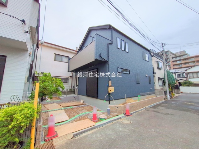 G00384259 千葉県市川市大洲３丁目 新築一戸建て 5099万円 土地面積94.69m² (約28.64坪) 建物面積94.19m² (約28.49坪) 間取り３ＬＤＫ 築年月2025年10月(築１年以内)【外観4】