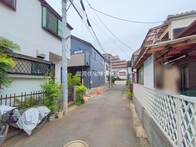 G00384259 千葉県市川市大洲３丁目 新築一戸建て 5099万円 土地面積94.69m² (約28.64坪) 建物面積94.19m² (約28.49坪) 間取り３ＬＤＫ 築年月2025年10月(築１年以内)【外観6】