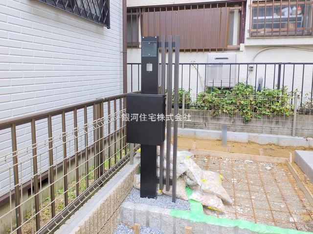 G00384259 千葉県市川市大洲３丁目 新築一戸建て 5099万円 土地面積94.69m² (約28.64坪) 建物面積94.19m² (約28.49坪) 間取り３ＬＤＫ 築年月2025年10月(築１年以内)【外観11】