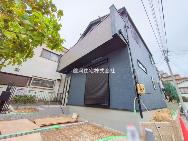 G00384259 千葉県市川市大洲３丁目 新築一戸建て 5099万円 土地面積94.69m² (約28.64坪) 建物面積94.19m² (約28.49坪) 間取り３ＬＤＫ 築年月2025年10月(築１年以内)【外観18】