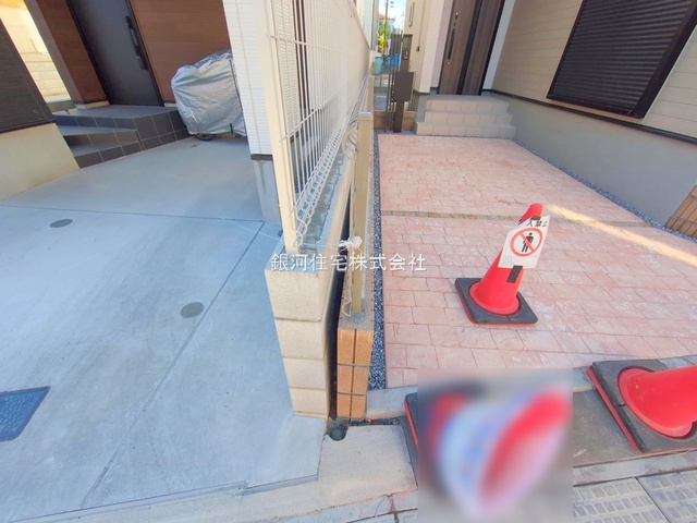 G00384263 千葉県市川市香取１丁目 新築一戸建て 6390万円 土地面積83.29m² (約25.19坪) 建物面積86.73m² (約26.23坪) 間取り３ＬＤＫ 築年月2025年11月(築１年以内)【外観4】