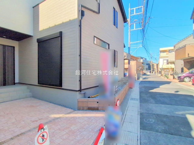 G00384263 千葉県市川市香取１丁目 新築一戸建て 6390万円 土地面積83.29m² (約25.19坪) 建物面積86.73m² (約26.23坪) 間取り３ＬＤＫ 築年月2025年11月(築１年以内)【外観10】