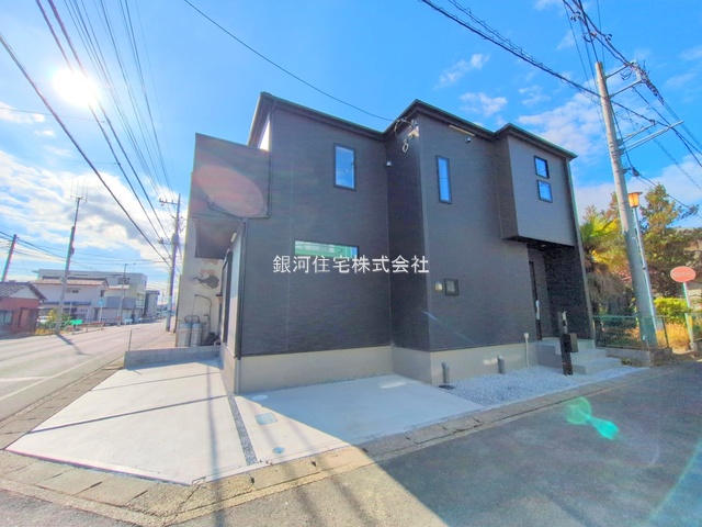 G00384324 埼玉県越谷市宮本町４丁目 新築一戸建て 3799万円 土地面積100.03m² (約30.25坪) 建物面積96.04m² (約29.05坪) 間取り３ＬＤＫ 築年月2025年11月(築１年以内)【外観4】