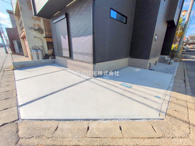 G00384324 埼玉県越谷市宮本町４丁目 新築一戸建て 3799万円 土地面積100.03m² (約30.25坪) 建物面積96.04m² (約29.05坪) 間取り３ＬＤＫ 築年月2025年11月(築１年以内)【外観5】