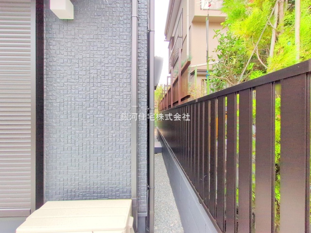 G00384369 千葉県柏市南増尾３丁目 新築一戸建て 3480万円 土地面積93.31m² (約28.22坪) 建物面積94.42m² (約28.56坪) 間取り４ＬＤＫ 築年月2025年09月(築１年以内)【外観4】