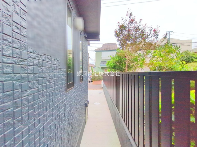 G00384369 千葉県柏市南増尾３丁目 新築一戸建て 3480万円 土地面積93.31m² (約28.22坪) 建物面積94.42m² (約28.56坪) 間取り４ＬＤＫ 築年月2025年09月(築１年以内)【外観14】