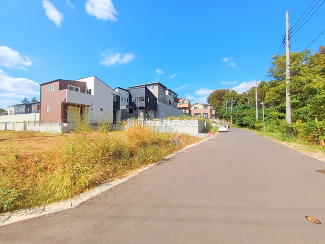G00384392 千葉県市川市柏井町１丁目 新築一戸建て 4498万円 土地面積140.45m² (約42.48坪) 建物面積107.65m² (約32.56坪) 間取り２ＳＬＤＫ 築年月2025年09月(築１年以内)【外観3】