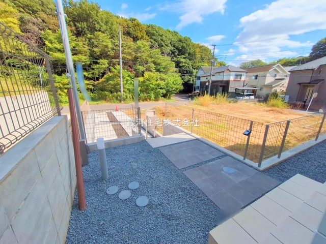 G00384392 千葉県市川市柏井町１丁目 新築一戸建て 4498万円 土地面積140.45m² (約42.48坪) 建物面積107.65m² (約32.56坪) 間取り２ＳＬＤＫ 築年月2025年09月(築１年以内)【外観6】