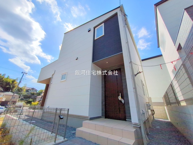 G00384392 千葉県市川市柏井町１丁目 新築一戸建て 4498万円 土地面積140.45m² (約42.48坪) 建物面積107.65m² (約32.56坪) 間取り２ＳＬＤＫ 築年月2025年09月(築１年以内)【外観11】