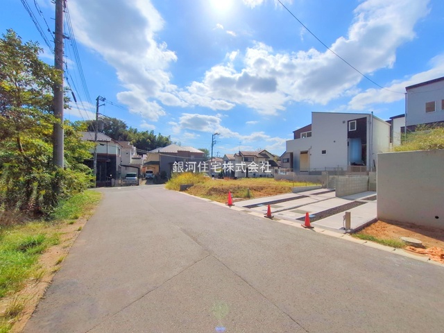 G00384392 千葉県市川市柏井町１丁目 新築一戸建て 4498万円 土地面積140.45m² (約42.48坪) 建物面積107.65m² (約32.56坪) 間取り２ＳＬＤＫ 築年月2025年09月(築１年以内)【外観13】