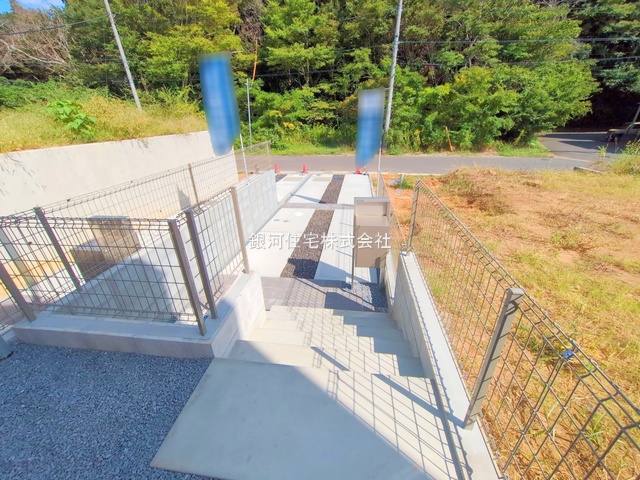 G00384392 千葉県市川市柏井町１丁目 新築一戸建て 4498万円 土地面積140.45m² (約42.48坪) 建物面積107.65m² (約32.56坪) 間取り２ＳＬＤＫ 築年月2025年09月(築１年以内)【外観15】