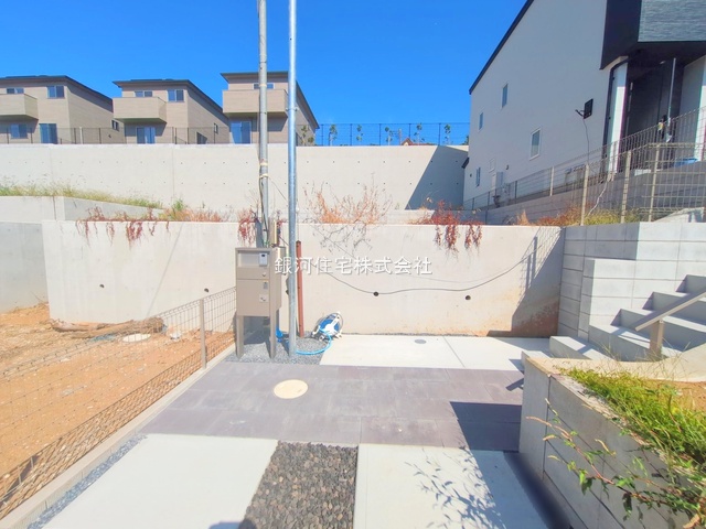 G00384393 千葉県市川市柏井町１丁目 新築一戸建て 5498万円 土地面積182.10m² (約55.08坪) 建物面積113.44m² (約34.31坪) 間取り２ＬＤＫ 築年月2025年09月(築１年以内)【外観5】