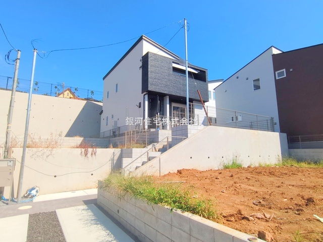 G00384393 千葉県市川市柏井町１丁目 新築一戸建て 5498万円 土地面積182.10m² (約55.08坪) 建物面積113.44m² (約34.31坪) 間取り２ＬＤＫ 築年月2025年09月(築１年以内)【外観6】