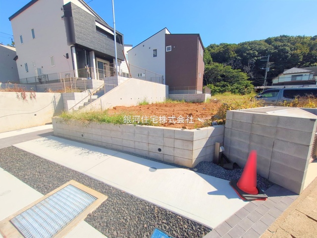 G00384393 千葉県市川市柏井町１丁目 新築一戸建て 5498万円 土地面積182.10m² (約55.08坪) 建物面積113.44m² (約34.31坪) 間取り２ＬＤＫ 築年月2025年09月(築１年以内)【外観8】