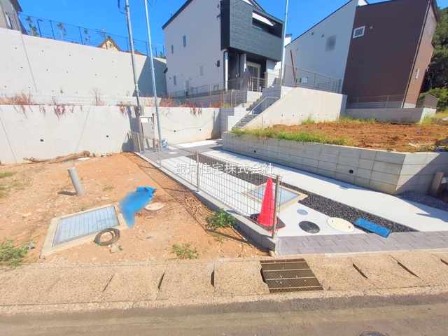 G00384393 千葉県市川市柏井町１丁目 新築一戸建て 5498万円 土地面積182.10m² (約55.08坪) 建物面積113.44m² (約34.31坪) 間取り２ＬＤＫ 築年月2025年09月(築１年以内)【外観10】