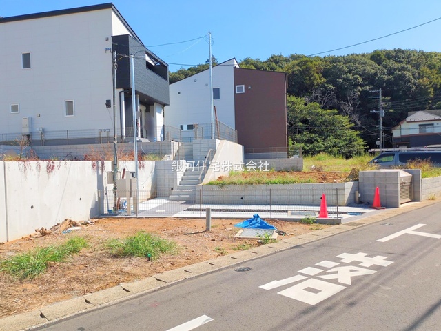 G00384393 千葉県市川市柏井町１丁目 新築一戸建て 5498万円 土地面積182.10m² (約55.08坪) 建物面積113.44m² (約34.31坪) 間取り２ＬＤＫ 築年月2025年09月(築１年以内)【外観11】