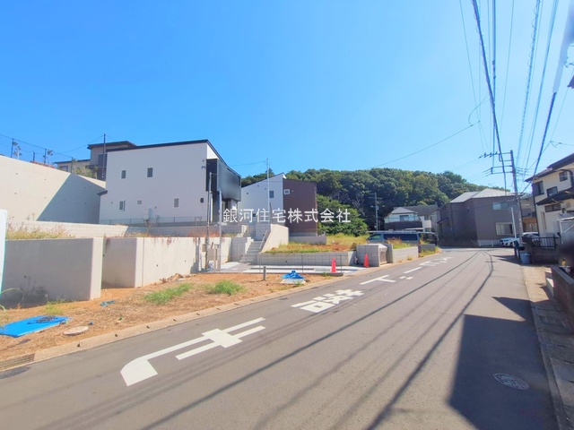 G00384393 千葉県市川市柏井町１丁目 新築一戸建て 5498万円 土地面積182.10m² (約55.08坪) 建物面積113.44m² (約34.31坪) 間取り２ＬＤＫ 築年月2025年09月(築１年以内)【外観13】