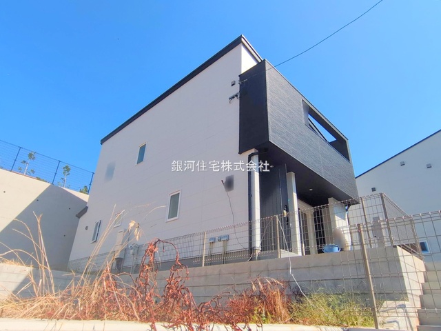 G00384393 千葉県市川市柏井町１丁目 新築一戸建て 5498万円 土地面積182.10m² (約55.08坪) 建物面積113.44m² (約34.31坪) 間取り２ＬＤＫ 築年月2025年09月(築１年以内)【外観15】