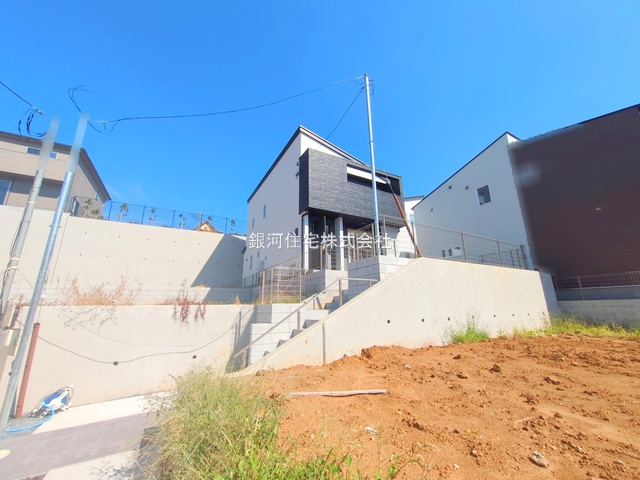 G00384393 千葉県市川市柏井町１丁目 新築一戸建て 5498万円 土地面積182.10m² (約55.08坪) 建物面積113.44m² (約34.31坪) 間取り２ＬＤＫ 築年月2025年09月(築１年以内)【外観16】