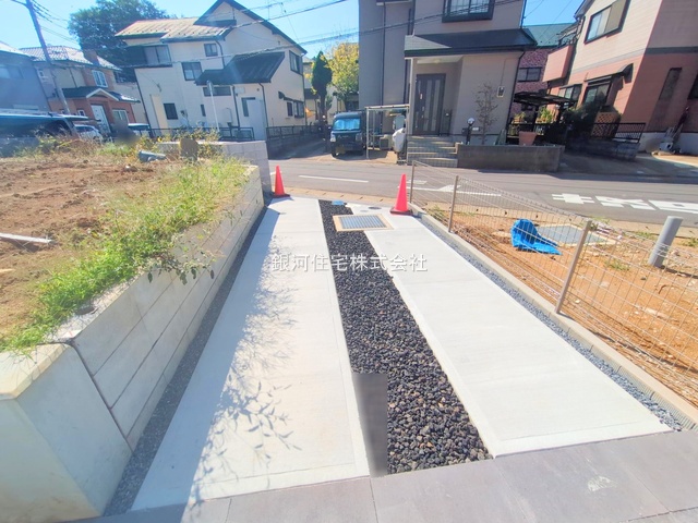 G00384393 千葉県市川市柏井町１丁目 新築一戸建て 5498万円 土地面積182.10m² (約55.08坪) 建物面積113.44m² (約34.31坪) 間取り２ＬＤＫ 築年月2025年09月(築１年以内)【外観17】