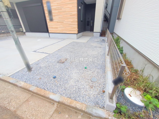 G00384429 千葉県船橋市新高根４丁目 新築一戸建て 4399万円 土地面積135.78m² (約41.07坪) 建物面積110.86m² (約33.53坪) 間取り４ＬＤＫ 築年月2025年11月(築１年以内)【外観10】