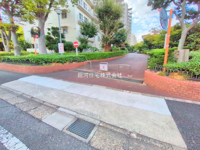 G00384482 千葉県松戸市新松戸７丁目 中古マンション 2680万円 専有面積86.07m² (約26.03坪) 間取り４ＬＤＫ 所在階6階 築年月1980年02月(築45年)【外観8】