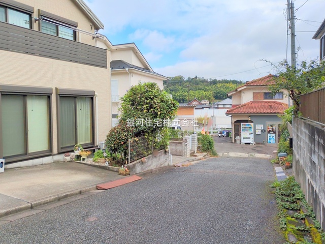 G00384510 東京都八王子市加住町２丁目 中古一戸建て 1869万円 土地面積134.21m² (約40.59坪) 建物面積88.33m² (約26.71坪) 間取り４ＬＤＫ 築年月1988年11月(築37年)【外観3】