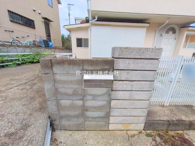 G00384510 東京都八王子市加住町２丁目 中古一戸建て 1869万円 土地面積134.21m² (約40.59坪) 建物面積88.33m² (約26.71坪) 間取り４ＬＤＫ 築年月1988年11月(築37年)【外観8】