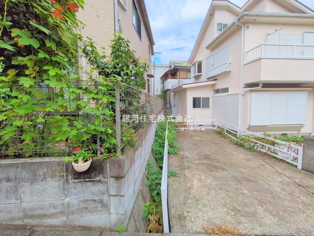 G00384510 東京都八王子市加住町２丁目 中古一戸建て 1869万円 土地面積134.21m² (約40.59坪) 建物面積88.33m² (約26.71坪) 間取り４ＬＤＫ 築年月1988年11月(築37年)【外観11】