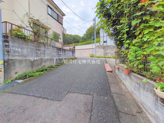 G00384510 東京都八王子市加住町２丁目 中古一戸建て 1869万円 土地面積134.21m² (約40.59坪) 建物面積88.33m² (約26.71坪) 間取り４ＬＤＫ 築年月1988年11月(築37年)【外観13】