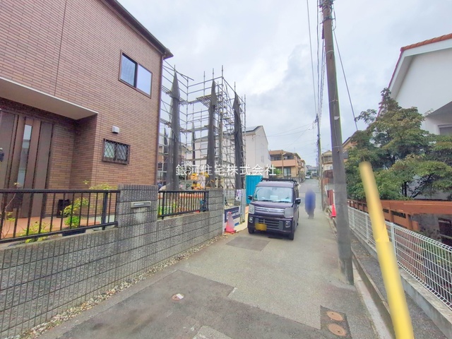 G00384543 千葉県船橋市習志野台４丁目 新築一戸建て 4780万円 土地面積107.87m² (約32.63坪) 建物面積101.07m² (約30.57坪) 間取り４ＬＤＫ 築年月2026年01月【外観6】