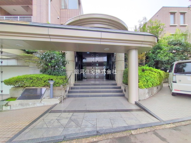 G00384546 東京都世田谷区深沢３丁目 中古マンション 1億3500万円 専有面積100.99m² (約30.54坪) 間取り２ＬＤＫ 所在階2階 築年月1992年01月(築33年)【外観3】