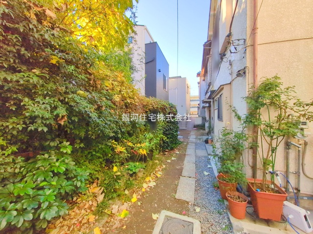 G00384573 東京都足立区梅島１丁目 新築一戸建て 3680万円 土地面積37.17m² (約11.24坪) 建物面積59.32m² (約17.94坪) 間取り３ＬＤＫ 築年月2025年12月【外観3】