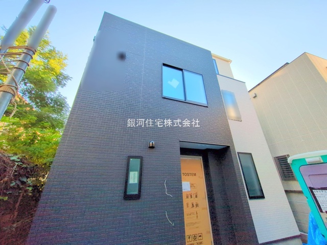 G00384573 東京都足立区梅島１丁目 新築一戸建て 3680万円 土地面積37.17m² (約11.24坪) 建物面積59.32m² (約17.94坪) 間取り３ＬＤＫ 築年月2025年12月【外観4】