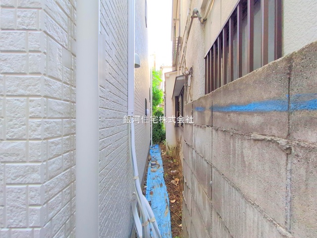 G00384573 東京都足立区梅島１丁目 新築一戸建て 3680万円 土地面積37.17m² (約11.24坪) 建物面積59.32m² (約17.94坪) 間取り３ＬＤＫ 築年月2025年12月【外観15】