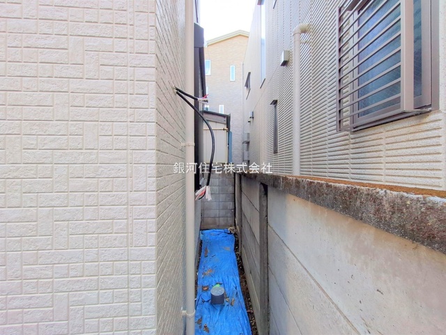 G00384573 東京都足立区梅島１丁目 新築一戸建て 3680万円 土地面積37.17m² (約11.24坪) 建物面積59.32m² (約17.94坪) 間取り３ＬＤＫ 築年月2025年12月【外観16】