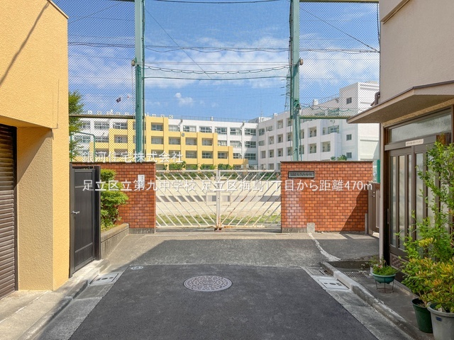 G00384573 東京都足立区梅島１丁目 新築一戸建て 3680万円 土地面積37.17m² (約11.24坪) 建物面積59.32m² (約17.94坪) 間取り３ＬＤＫ 築年月2025年12月【周辺環境】足立区立第九中学校