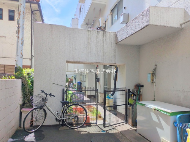 G00384581 東京都杉並区上高井戸１丁目 中古マンション 3299万円 専有面積39.06m² (約11.81坪) 間取り１ＬＤＫ 所在階3階 築年月1978年10月(築47年)【外観10】