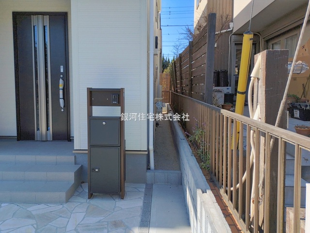 G00384583 千葉県市川市福栄４丁目 新築一戸建て 5790万円 土地面積104.42m² (約31.58坪) 建物面積102.06m² (約30.87坪) 間取り４ＬＤＫ 築年月2025年10月(築１年以内)【外観5】