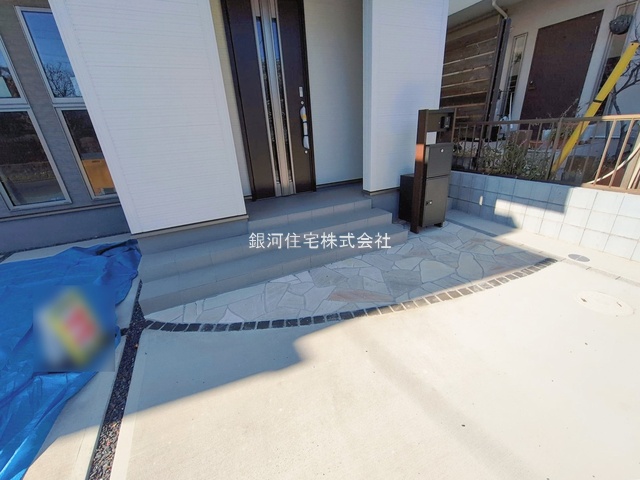 G00384583 千葉県市川市福栄４丁目 新築一戸建て 5790万円 土地面積104.42m² (約31.58坪) 建物面積102.06m² (約30.87坪) 間取り４ＬＤＫ 築年月2025年10月(築１年以内)【外観8】