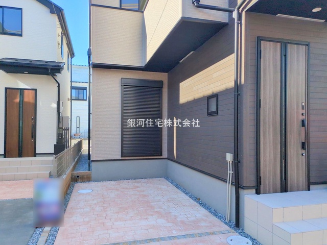 G00384874 千葉県市川市香取１丁目 新築一戸建て 6299万円 土地面積87.36m² (約26.42坪) 建物面積88.81m² (約26.86坪) 間取り３ＬＤＫ 築年月2025年11月(築１年以内)【外観5】