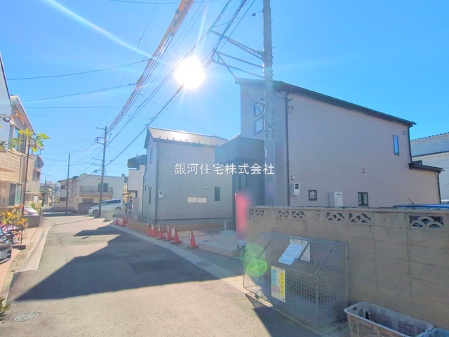 G00384874 千葉県市川市香取１丁目 新築一戸建て 6299万円 土地面積87.36m² (約26.42坪) 建物面積88.81m² (約26.86坪) 間取り３ＬＤＫ 築年月2025年11月(築１年以内)【外観13】