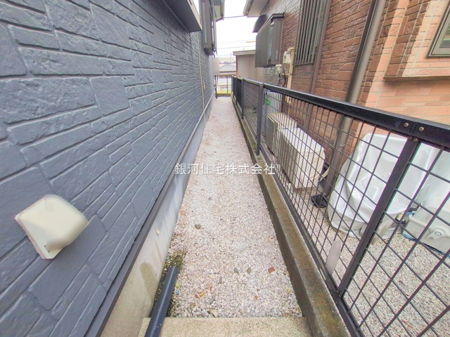 G00385021 埼玉県入間市牛沢町 中古一戸建て 1980万円 土地面積116.62m² (約35.27坪) 建物面積95.22m² (約28.80坪) 間取り４ＬＤＫ 築年月2002年10月(築23年)【外観4】