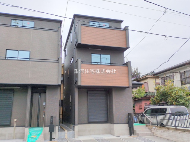G00385102 埼玉県川口市領家３丁目 新築一戸建て 3899万円 土地面積81.70m² (約24.71坪) 建物面積108.09m² (約32.69坪) 間取り３ＬＤＫ 築年月2025年10月(築１年以内)【外観10】