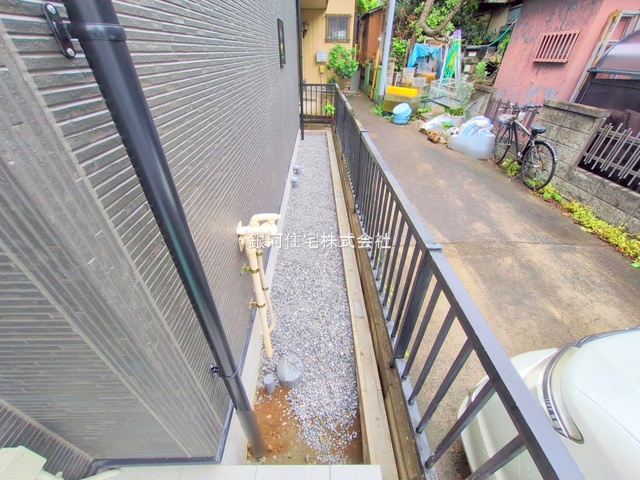 G00385102 埼玉県川口市領家３丁目 新築一戸建て 3899万円 土地面積81.70m² (約24.71坪) 建物面積108.09m² (約32.69坪) 間取り３ＬＤＫ 築年月2025年10月(築１年以内)【外観17】